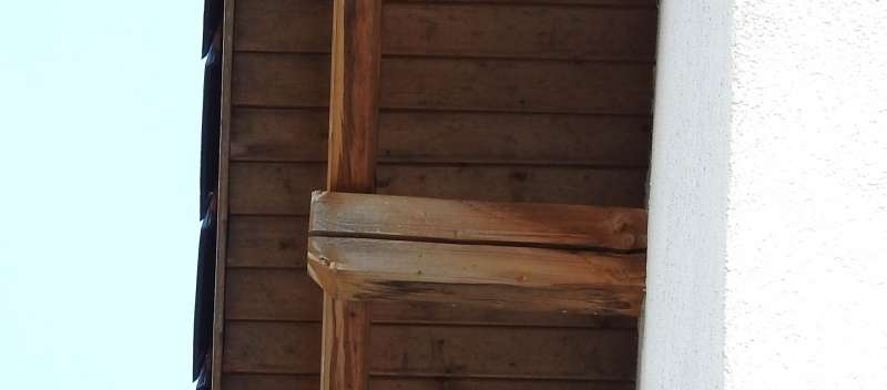 BAU.DE / BAU-Forum: 4. Bild zu Frage "Risse in Dachbalken: Ursachen, Risiken & wann ein Sachverst&auml;ndiger n&ouml;tig ist?" im BAU-Forum "Dach"