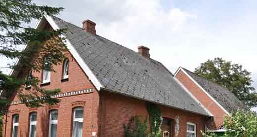 BAU.DE / BAU-Forum: 1. Bild zu Frage "Welche Dacheindeckung ist das?" im BAU-Forum "Dach"