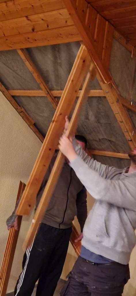 BAU.DE / BAU-Forum: 1. Bild zu Frage "Verbesserung der Dachdämmung: Holzdecke durch Rigips ersetzen und optimale Dämmungslösungen für Badezimmer" im BAU-Forum "Dach"