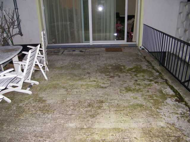 BAU.DE / BAU-Forum: 1. Bild zu Frage "Terrasse pflastern & überdachen: Kosten, Materialien & Vorgehen bei Betonschicht?" im BAU-Forum "Estrich und Bodenbeläge" BAU.DE / BAU-Forum: 1. Bild zu Frage "Terrasse pflastern & überdachen: Kosten, Materialien & Vorgehen bei Betonschicht?" im BAU-Forum "Estrich und Bodenbeläge"