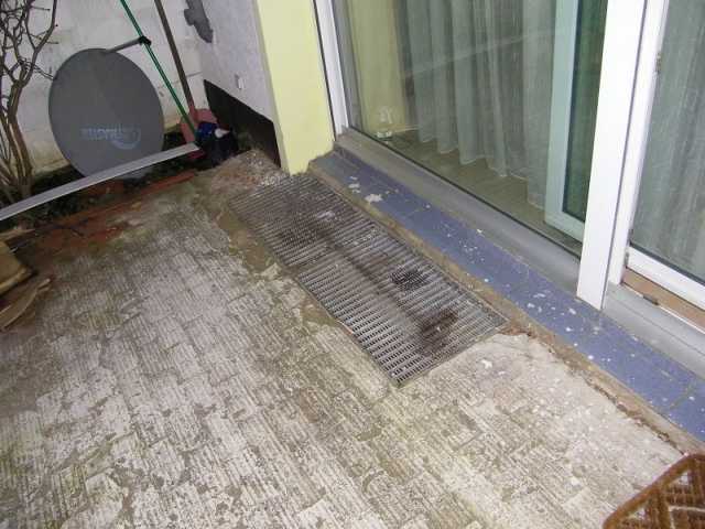 BAU.DE / BAU-Forum: 2. Bild zu Frage "Terrasse pflastern & überdachen: Kosten, Materialien & Vorgehen bei Betonschicht?" im BAU-Forum "Estrich und Bodenbeläge" BAU.DE / BAU-Forum: 2. Bild zu Frage "Terrasse pflastern & überdachen: Kosten, Materialien & Vorgehen bei Betonschicht?" im BAU-Forum "Estrich und Bodenbeläge"