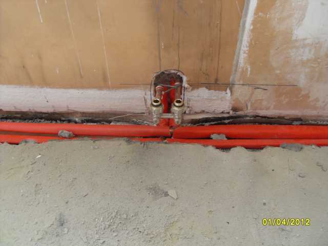 BAU.DE / BAU-Forum: 1. Bild zu Frage "Estrich reparieren nach Heizungsrohrverlegung: Anleitung, Material & Kosten sparen?" im BAU-Forum "Estrich und Bodenbel&auml;ge"