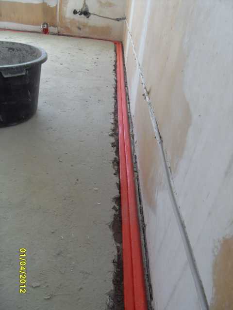 BAU.DE / BAU-Forum: 2. Bild zu Frage "Estrich reparieren nach Heizungsrohrverlegung: Anleitung, Material & Kosten sparen?" im BAU-Forum "Estrich und Bodenbel&auml;ge"