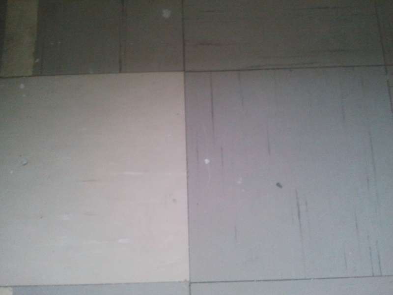 BAU.DE / BAU-Forum: 3. Bild zu Frage "Asbest in PVC-Bodenplatten? Wohnung Bj. 1981 – Erkennung, Gefahren & Sanierungskosten?" im BAU-Forum "Estrich und Bodenbeläge" BAU.DE / BAU-Forum: 3. Bild zu Frage "Asbest in PVC-Bodenplatten? Wohnung Bj. 1981 – Erkennung, Gefahren & Sanierungskosten?" im BAU-Forum "Estrich und Bodenbeläge"