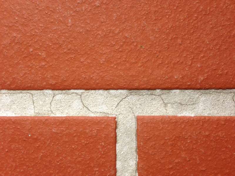 BAU.DE / BAU-Forum: 1. Bild zu Frage "Risse in Fliesenfugen auf der Terrasse: Ursachen, L&ouml;sungen & Risiken?" im BAU-Forum "Estrich und Bodenbel&auml;ge"