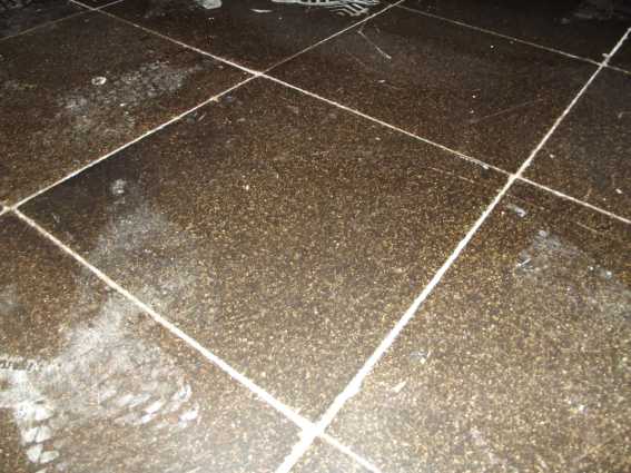 BAU.DE / BAU-Forum: 3. Bild zu Antwort "Hier die Bilder" auf die Frage "Asbest in alten Bodenfliesen? Materialerkennung, Gefahren & korrekte Entsorgung" im BAU-Forum "Estrich und Bodenbel&auml;ge"