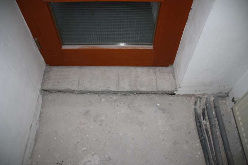 BAU.DE / BAU-Forum: 1. Bild zu Frage "Estrichanschluss an Haust&uuml;r: Risiken, Abdichtung & fachgerechte Ausf&uuml;hrung?" im BAU-Forum "Estrich und Bodenbel&auml;ge"