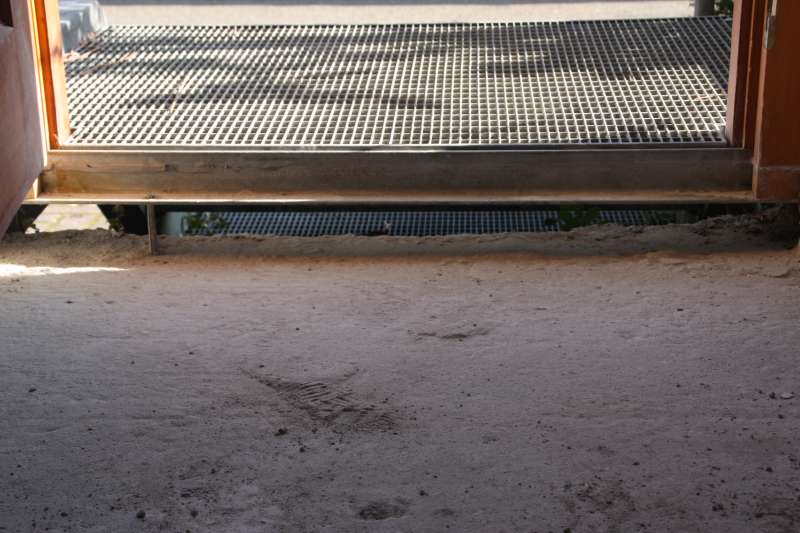 BAU.DE / BAU-Forum: 4. Bild zu Frage "Estrichanschluss an Haust&uuml;r: Risiken, Abdichtung & fachgerechte Ausf&uuml;hrung?" im BAU-Forum "Estrich und Bodenbel&auml;ge"