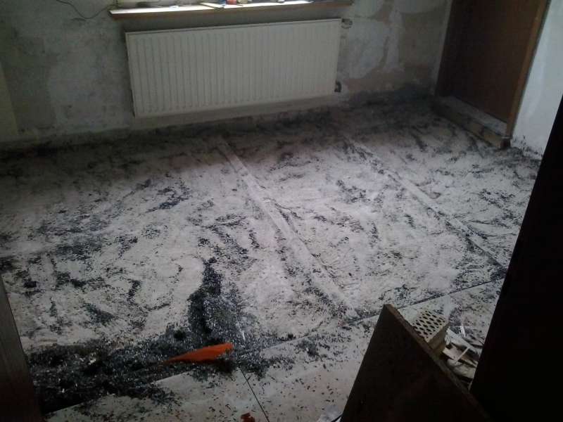 BAU.DE / BAU-Forum: 1. Bild zu Frage "Kellerdecke von 1950: Aufbau, Statik pr&uuml;fen & Risiken bei Holzboden?" im BAU-Forum "Estrich und Bodenbel&auml;ge"