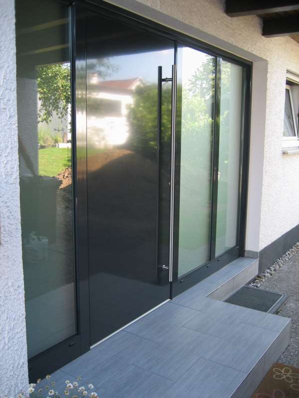 BAU.DE / BAU-Forum: 2. Bild zu Antwort "Optisch und technisch..." auf die Frage "K&ouml;mmerling Kunststofft&uuml;r: Riss im T&uuml;rfl&uuml;gel &ndash; Optischer oder technischer Mangel? Ursachen & L&ouml;sungen" im BAU-Forum "Fenster und Au&szlig;ent&uuml;ren"