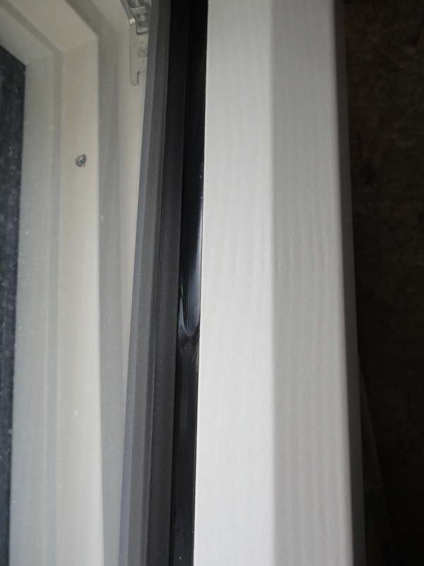 BAU.DE / BAU-Forum: 1. Bild zu Frage "Neue Fenster mit erheblichen Schäden! Was tun?" im BAU-Forum "Fenster und Außentüren"