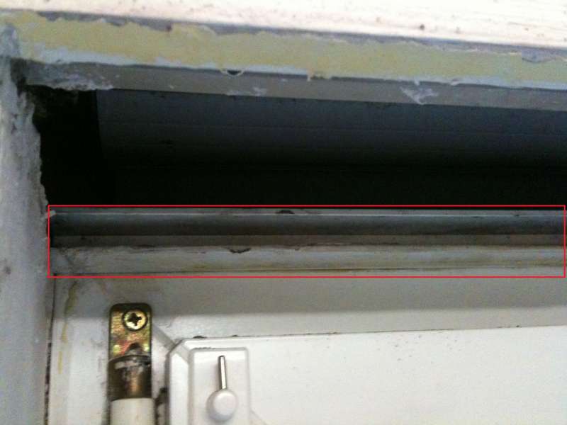 BAU.DE / BAU-Forum: 1. Bild zu Frage "Rollokasten Deckel offen aber wie Halterung abbauen?" im BAU-Forum "Fenster und Außentüren" BAU.DE / BAU-Forum: 1. Bild zu Frage "Rollokasten Deckel offen aber wie Halterung abbauen?" im BAU-Forum "Fenster und Außentüren"