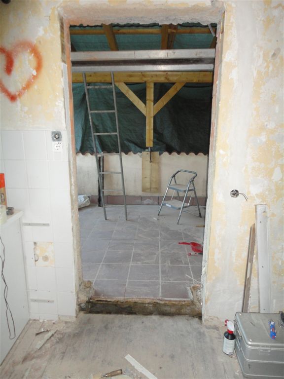 BAU.DE / BAU-Forum: 1. Bild zu Frage "Balkont&uuml;r wasserdicht einbauen: Abdichtung, Gef&auml;lle & Risiken bei Altbauten?" im BAU-Forum "Fenster und Au&szlig;ent&uuml;ren"