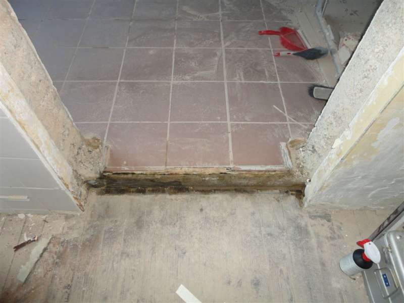 BAU.DE / BAU-Forum: 2. Bild zu Frage "Balkont&uuml;r wasserdicht einbauen: Abdichtung, Gef&auml;lle & Risiken bei Altbauten?" im BAU-Forum "Fenster und Au&szlig;ent&uuml;ren"