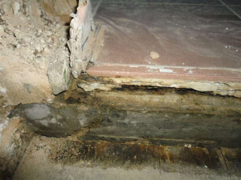 BAU.DE / BAU-Forum: 5. Bild zu Frage "Balkont&uuml;r wasserdicht einbauen: Abdichtung, Gef&auml;lle & Risiken bei Altbauten?" im BAU-Forum "Fenster und Au&szlig;ent&uuml;ren"