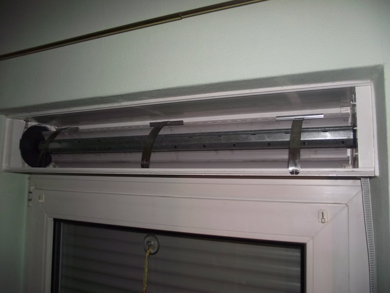 BAU.DE / BAU-Forum: 3. Bild zu Frage "Ausbau der Rollladenstange für neuen Gurt (mit Fotos)" im BAU-Forum "Fenster und Außentüren" BAU.DE / BAU-Forum: 3. Bild zu Frage "Ausbau der Rollladenstange für neuen Gurt (mit Fotos)" im BAU-Forum "Fenster und Außentüren"