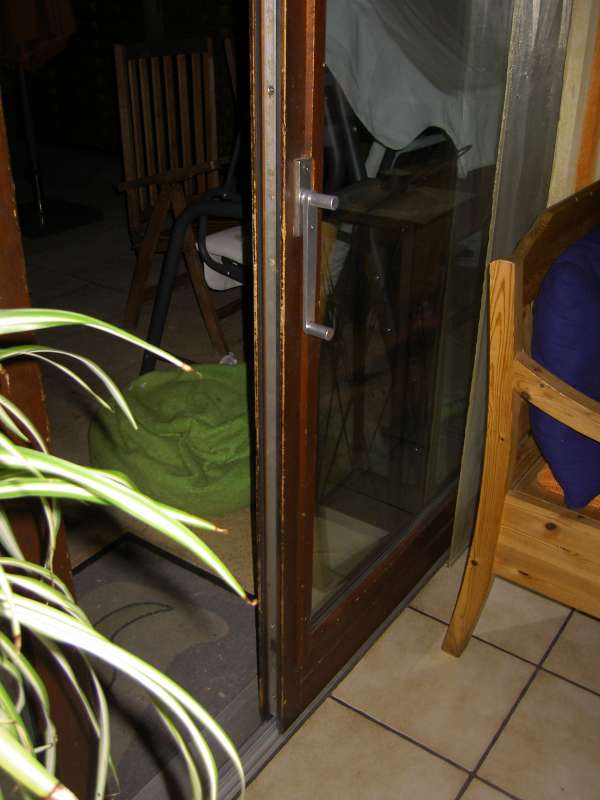 BAU.DE / BAU-Forum: 1. Bild zu Frage "Holzterrassentür Hebeschiebemechanismus verschlissen Generalunternehmer ca. Baujahr. 1980" im BAU-Forum "Fenster und Außentüren" BAU.DE / BAU-Forum: 1. Bild zu Frage "Holzterrassentür Hebeschiebemechanismus verschlissen Generalunternehmer ca. Baujahr. 1980" im BAU-Forum "Fenster und Außentüren"