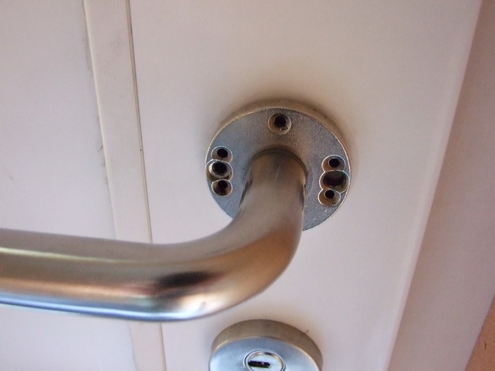 BAU.DE / BAU-Forum: 1. Bild zu Frage "T&uuml;rgriff an Haust&uuml;re locker" im BAU-Forum "Fenster und Au&szlig;ent&uuml;ren"