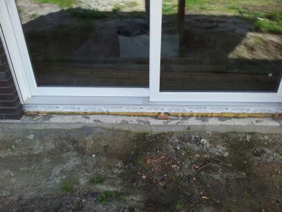 BAU.DE / BAU-Forum: 1. Bild zu Frage "Terrassenschiebet&uuml;r Einbau: Folie gegen Feuchtigkeit notwendig? Risiken & nachtr&auml;gliche Abdichtung" im BAU-Forum "Fenster und Au&szlig;ent&uuml;ren"