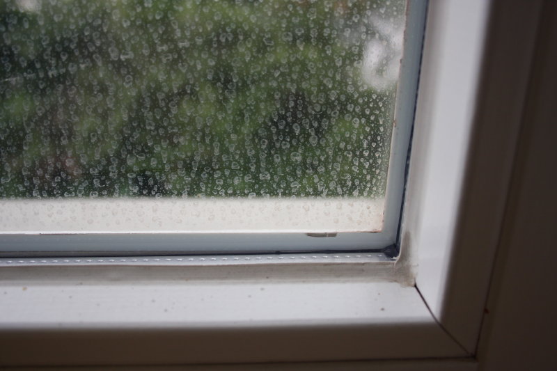 BAU.DE / BAU-Forum: 1. Bild zu Antwort "Nicht unbekannt" auf die Frage "Spritzende Fensterb&auml;nke im Neubau: Ursachen, L&ouml;sungen & Kosten f&uuml;r saubere Fenster?" im BAU-Forum "Fenster und Au&szlig;ent&uuml;ren"