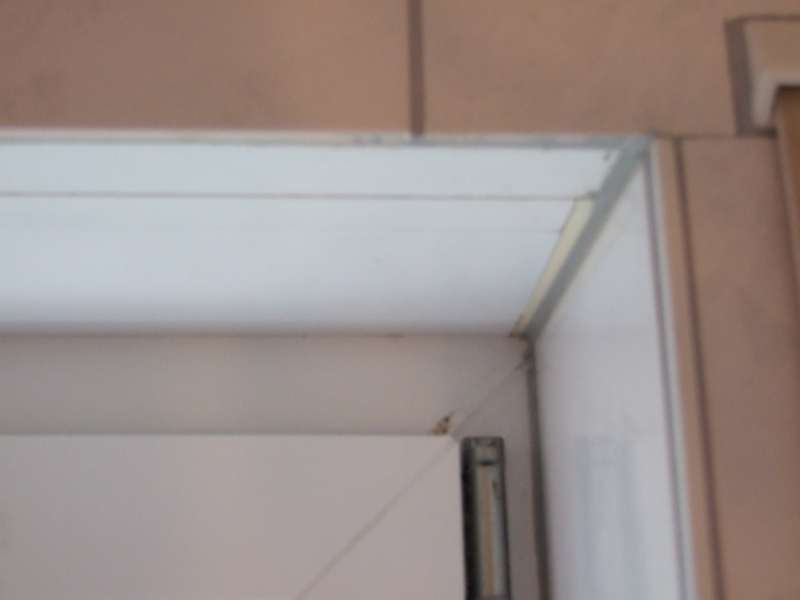 BAU.DE / BAU-Forum: 3. Bild zu Frage "Rollladenkasten &ouml;ffnen" im BAU-Forum "Fenster und Au&szlig;ent&uuml;ren"