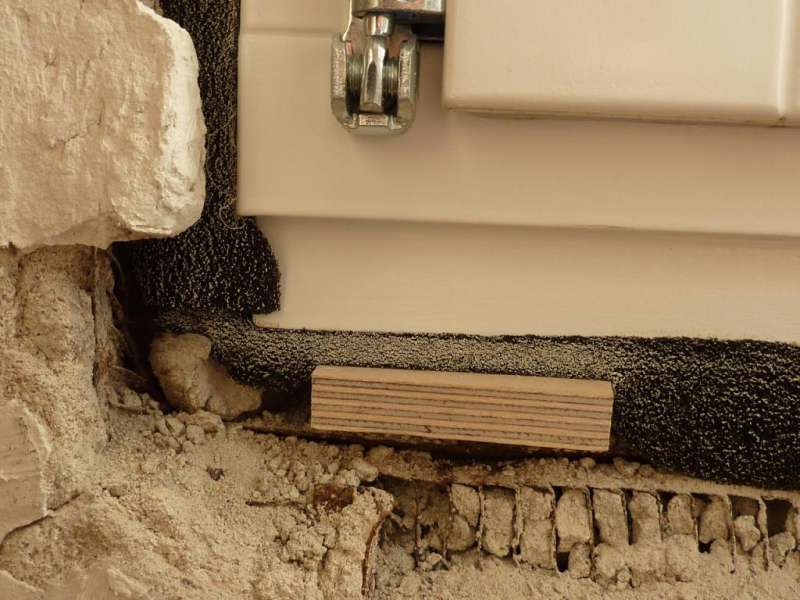 BAU.DE / BAU-Forum: 1. Bild zu Frage "Kompriband liegt nicht an" im BAU-Forum "Fenster und Au&szlig;ent&uuml;ren"