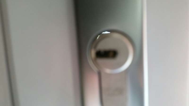 BAU.DE / BAU-Forum: 2. Bild zu Frage "PZ Schloss Ausfr&auml;sung Mangel?" im BAU-Forum "Fenster und Au&szlig;ent&uuml;ren"