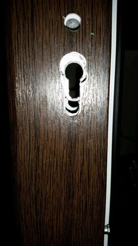 BAU.DE / BAU-Forum: 4. Bild zu Frage "PZ Schloss Ausfr&auml;sung Mangel?" im BAU-Forum "Fenster und Au&szlig;ent&uuml;ren"