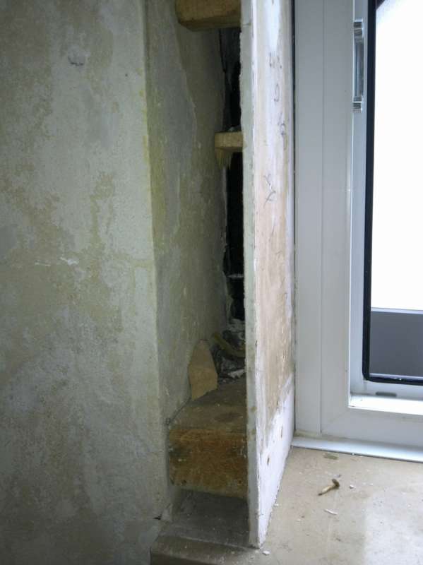 BAU.DE / BAU-Forum: 1. Bild zu Frage "Neue Fenster / Gro&szlig;er Spalt zwischen Fenster und Mauerwerk / Vorstehende Verputzung /" im BAU-Forum "Fenster und Au&szlig;ent&uuml;ren"