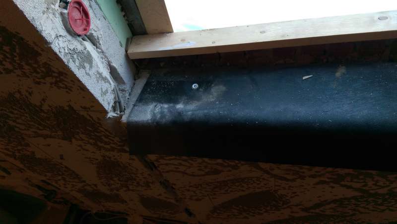 BAU.DE / BAU-Forum: 1. Bild zu Frage "Fenster Dichtband mit Gummimatte von Rollschicht verbinden" im BAU-Forum "Fenster und Au&szlig;ent&uuml;ren"
