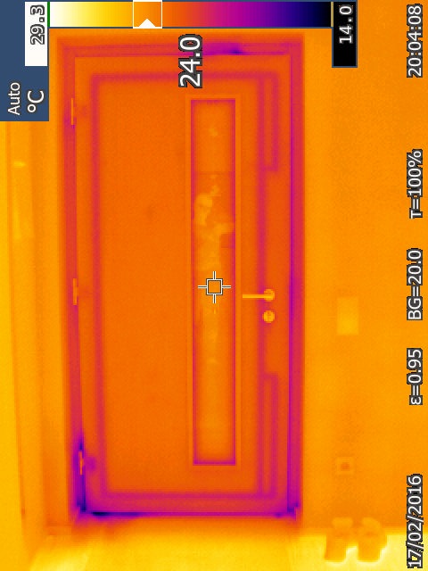 BAU.DE / BAU-Forum: 1. Bild zu Frage "Ausführung Haustüre laut Thermografie akzeptabel?" im BAU-Forum "Fenster und Außentüren"