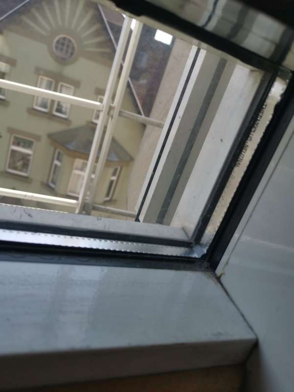 BAU.DE / Forum: 3. Bild zu Frage "Wie dieses Fenster Ausglasen?" im Forum "Fenster und Außentüren"