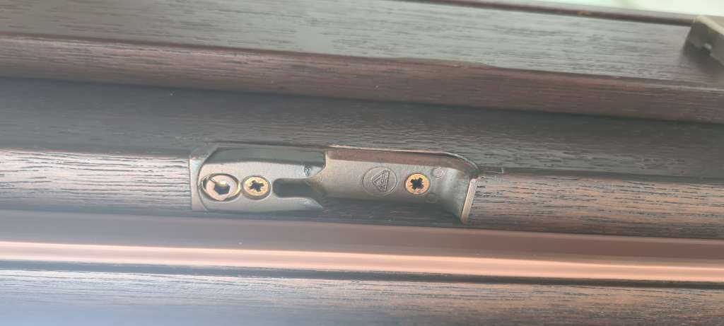 BAU.DE / BAU-Forum: 1. Bild zu Frage "Alte Holz-Roto-Fenster: Anpressdruck einstellen" im BAU-Forum "Fenster und Außentüren"