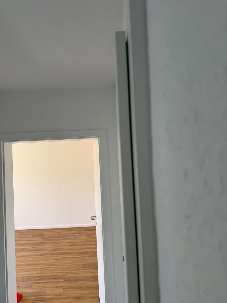 BAU.DE / BAU-Forum: 2. Bild zu Frage "T&uuml;rspalt Wohnungseingangst&uuml;r oben 6 mm: Schallschutz-Problem & Reklamation beim Vermieter?" im BAU-Forum "Fenster und Au&szlig;ent&uuml;ren"