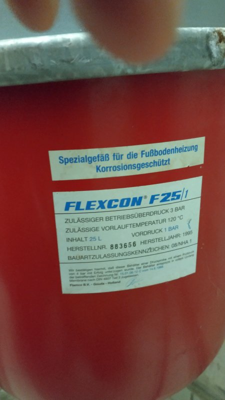 BAU.DE / Forum: 1. Bild zu Frage "FBH mit Sauerstoffeintrag, welches Ausdehnungsgefäß als Ersatz FLEXCON F25?" im Forum "Fußbodenheizungen / Wandheizungen"