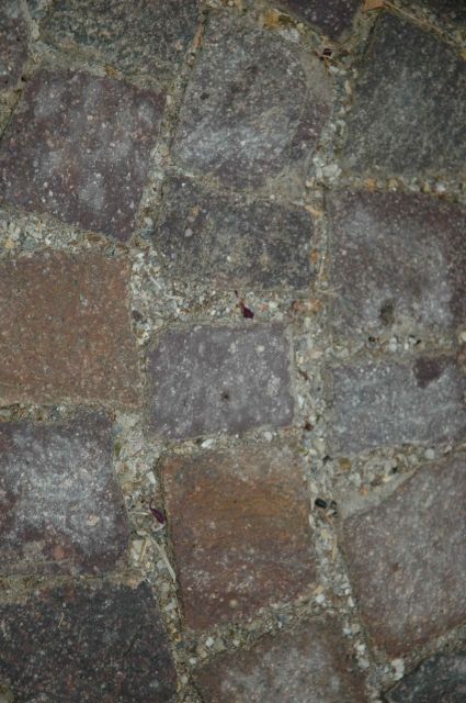 BAU.DE / BAU-Forum: 1. Bild zu Antwort "Porphyr Terrasse: Fugen reparieren ohne Neuverlegung" auf die Frage "Porphyr Pflastersteine: Fugenprobleme auf Terrasse lösen – Ursachen & Lösungen?" im BAU-Forum "Rund um den Garten" BAU.DE / BAU-Forum: 1. Bild zu Antwort "Porphyr Terrasse: Fugen reparieren ohne Neuverlegung" auf die Frage "Porphyr Pflastersteine: Fugenprobleme auf Terrasse lösen – Ursachen & Lösungen?" im BAU-Forum "Rund um den Garten"