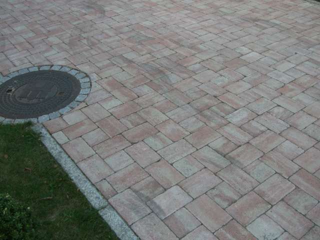 BAU.DE / BAU-Forum: 2. Bild zu Frage "Betonsteinpflaster reinigen mit Hochdruckreiniger: Risiken, Schäden & Alternativen?" im BAU-Forum "Rund um den Garten" BAU.DE / BAU-Forum: 2. Bild zu Frage "Betonsteinpflaster reinigen mit Hochdruckreiniger: Risiken, Schäden & Alternativen?" im BAU-Forum "Rund um den Garten"