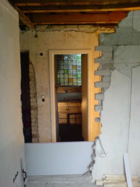 BAU.DE / BAU-Forum: 1. Bild zu Frage "Tür in Trockenbauwand einsetzen: Holzunterkonstruktion, Zarge montieren & Stabilität sichern" im BAU-Forum "Innenwände" BAU.DE / BAU-Forum: 1. Bild zu Frage "Tür in Trockenbauwand einsetzen: Holzunterkonstruktion, Zarge montieren & Stabilität sichern" im BAU-Forum "Innenwände"