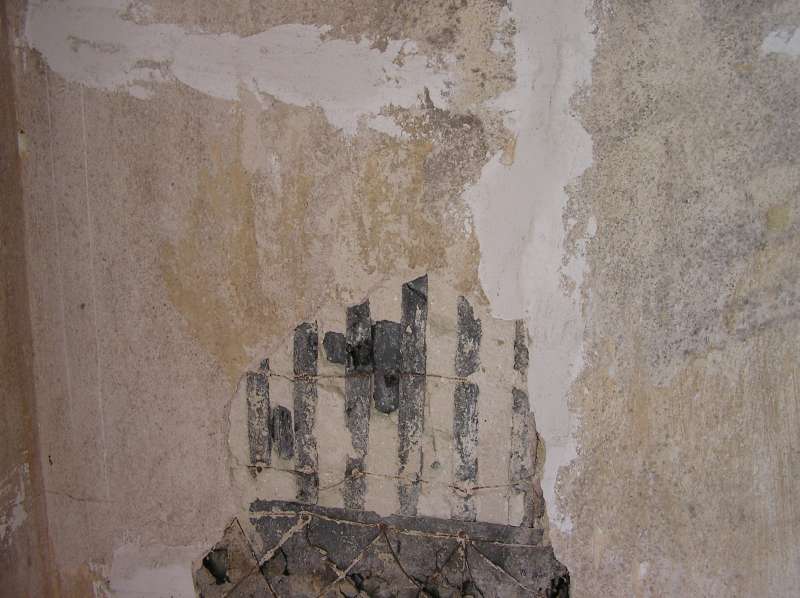 BAU.DE / BAU-Forum: 4. Bild zu Frage "Ist das Schimmel? Wenn ja, wie entferne ich diesen von der Wand bzw. Decke?" im BAU-Forum "Innenwände"