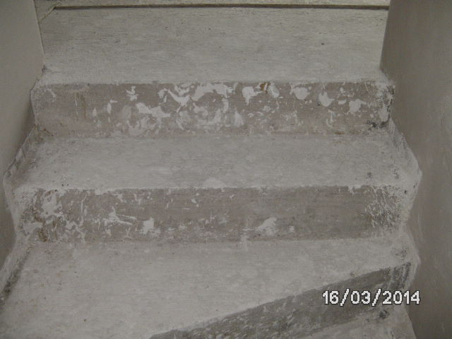 BAU.DE / BAU-Forum: 4. Bild zu Frage "Sehen Treppen nach Putzarbeiten immer so aus?" im BAU-Forum "Innenwände"