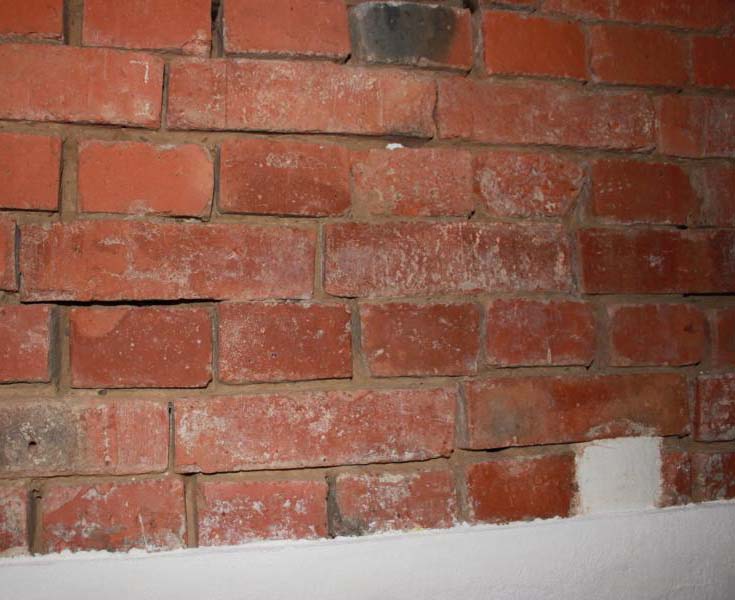 Bild zum BAU-Forumsbeitrag: Ziegelwand: Fugen mit Lehm oder Kalkmörtel füllen im Forum Innenwände