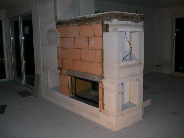 BAU.DE / BAU-Forum: 1. Bild zu Frage "Heizkamin verputzen: Materialwechsel Schamotte/Ytong &ndash; Risiko f&uuml;r Risse im Putz?" im BAU-Forum "Kamin und Kachelofen"