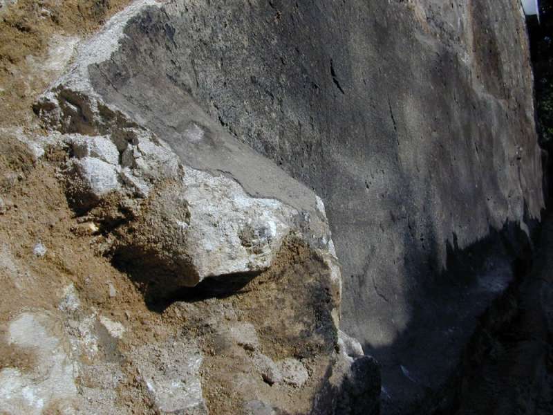 BAU.DE / BAU-Forum: 5. Bild zu Antwort "nun mit Bildern" auf die Frage "Bruchsteinsockel abdichten oder offen lassen? Ziegelkante sanieren &ndash; Kosten & Risiken" im BAU-Forum "Keller"