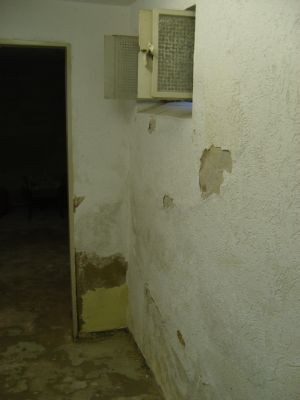 BAU.DE / BAU-Forum: 2. Bild zu Antwort "Hier noch ein paar Fotos..." auf die Frage "Dichtschl&auml;mme auf Betonfarbe: Sinnvoll? Anwendung, Risiken & Alternativen f&uuml;r Kellerabdichtung?" im BAU-Forum "Keller"