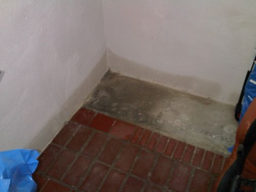 BAU.DE / BAU-Forum: 4. Bild zu Antwort "Hier noch ein paar Fotos..." auf die Frage "Dichtschl&auml;mme auf Betonfarbe: Sinnvoll? Anwendung, Risiken & Alternativen f&uuml;r Kellerabdichtung?" im BAU-Forum "Keller"