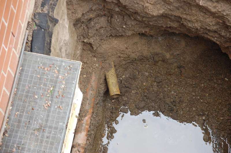 BAU.DE / BAU-Forum: 3. Bild zu Antwort "Bilder usw." auf die Frage "Wasser im Keller: Pragmatische unkonventionelle Lösung gesucht" im BAU-Forum "Keller" BAU.DE / BAU-Forum: 3. Bild zu Antwort "Bilder usw." auf die Frage "Wasser im Keller: Pragmatische unkonventionelle Lösung gesucht" im BAU-Forum "Keller"