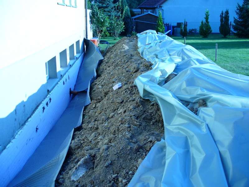 BAU.DE / BAU-Forum: 2. Bild zu Frage "unerkl&auml;rliche Kellerfeuchtigkeit" im BAU-Forum "Keller"