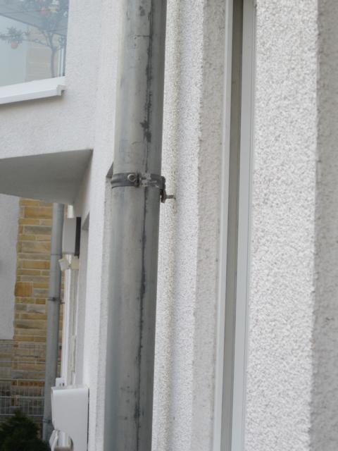 BAU.DE / BAU-Forum: 2. Bild zu Frage "In unserem Reihenmittelhaus -Baujahr 1999 - ..." im BAU-Forum "Keller" BAU.DE / BAU-Forum: 2. Bild zu Frage "In unserem Reihenmittelhaus -Baujahr 1999 - ..." im BAU-Forum "Keller"