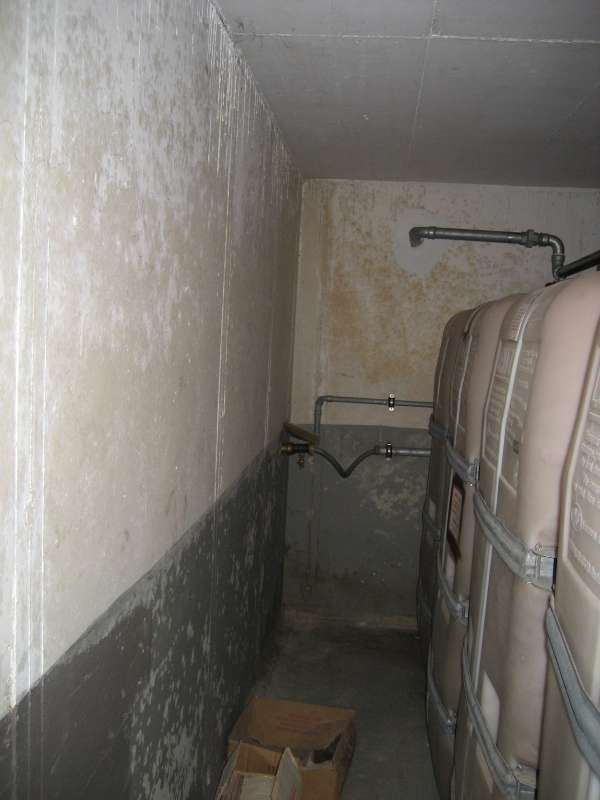 BAU.DE / BAU-Forum: 1. Bild zu Frage "Flecken im &Ouml;ltankraum" im BAU-Forum "Keller"