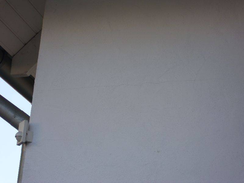 BAU.DE / BAU-Forum: 2. Bild zu Frage "Risse im Au&szlig;enputz: Ursachen, Sanierung & Kosten &ndash; Was tun bei Fassadenrissen?" im BAU-Forum "Neubau"